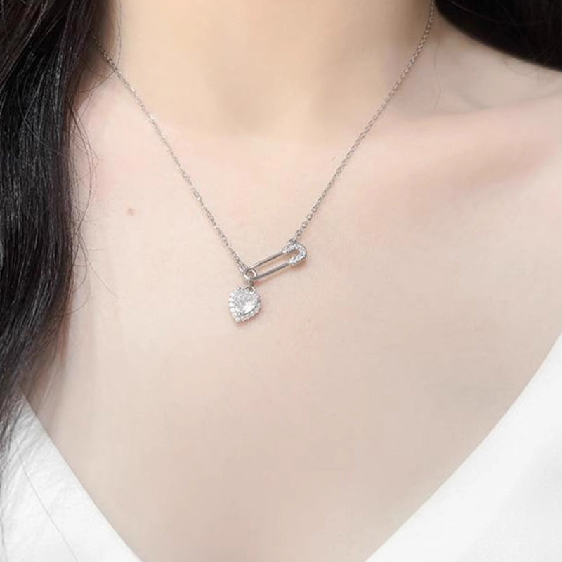 Schöne Halskette mit einzigartigem Stil