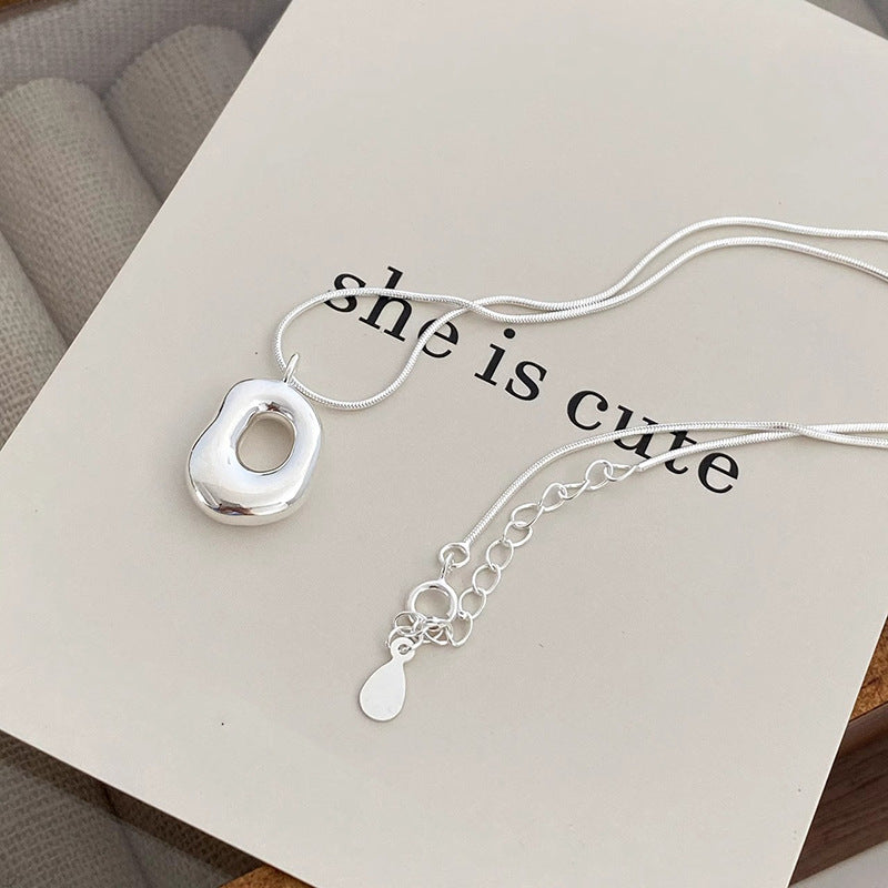 Schöne Halskette mit einzigartigem Stil