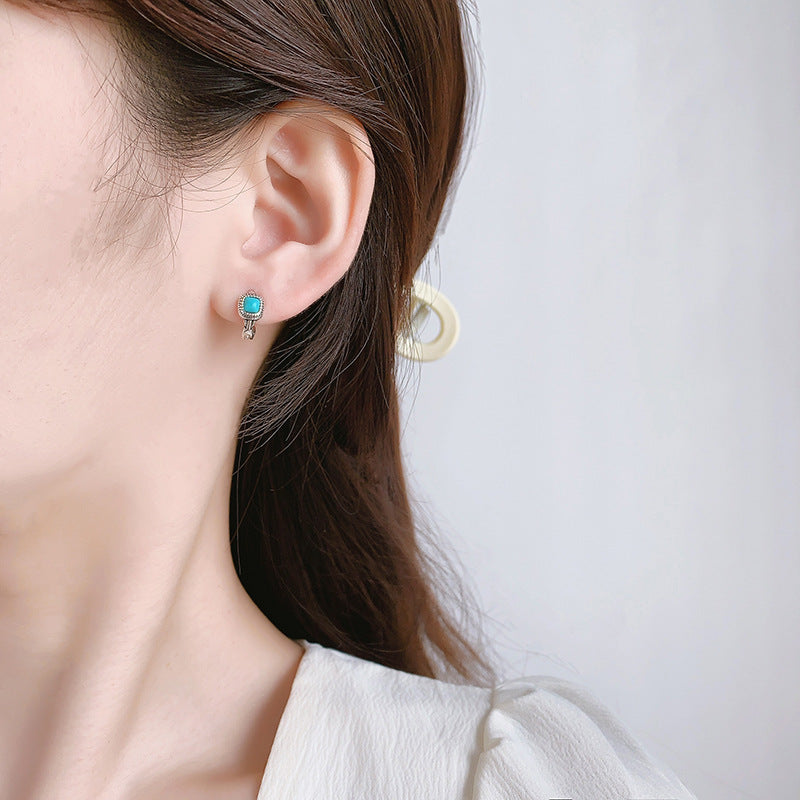 Zarte handwerkliche Ohrring