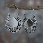 Zarte handwerkliche Ohrring