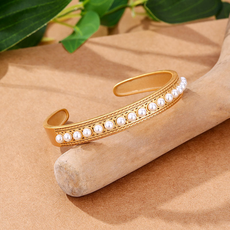 Schöne Gold Armband mit einzigartigem Stil