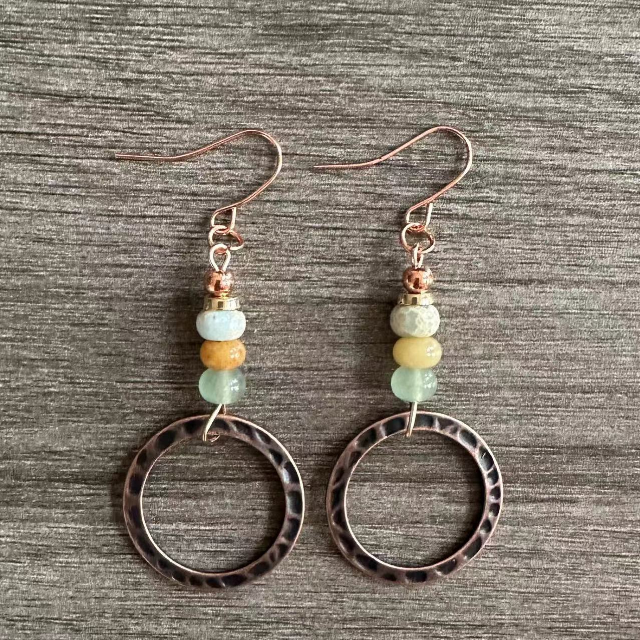 Zarte handwerkliche Ohrring