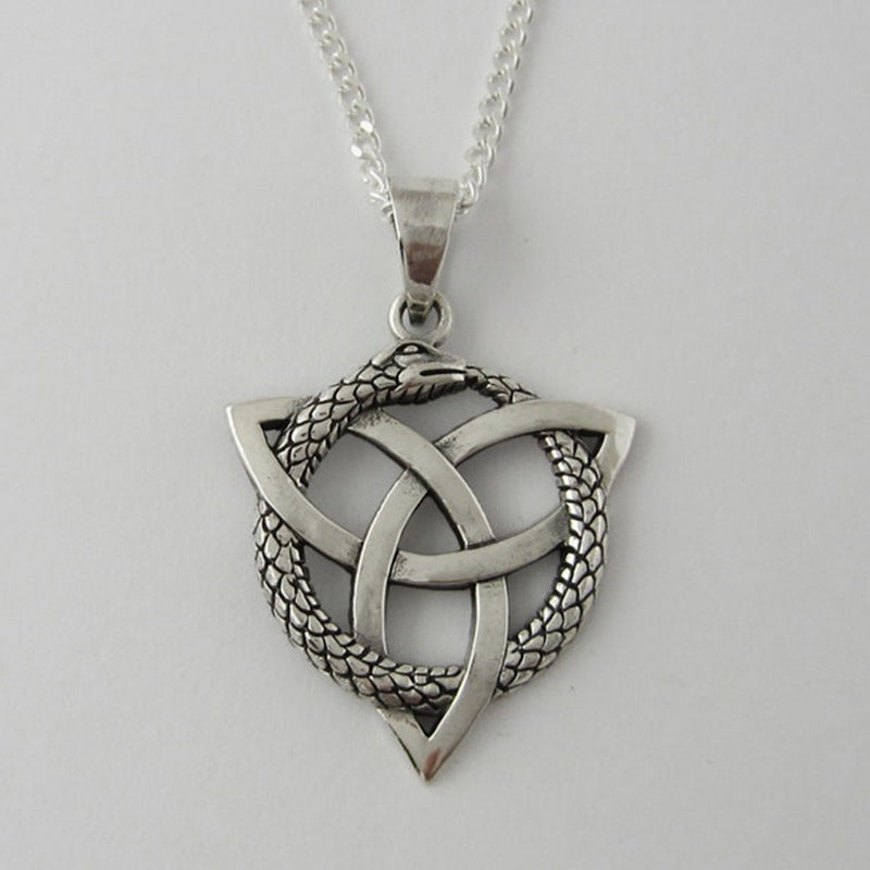 Schöne Silber Halskette mit einzigartigem Stil