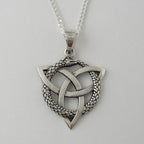 Schöne Silber Halskette mit einzigartigem Stil