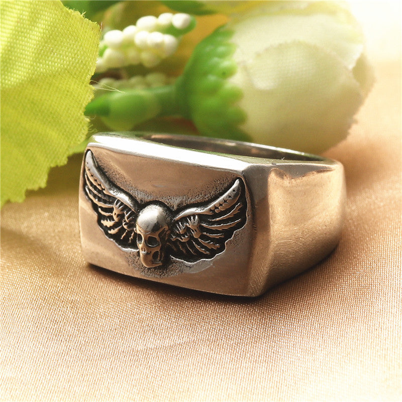 Zarte handwerkliche Ring