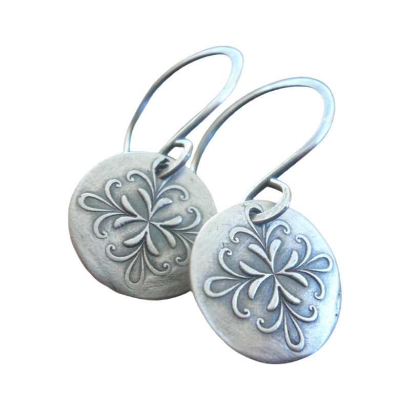 Zarte handwerkliche Ohrring