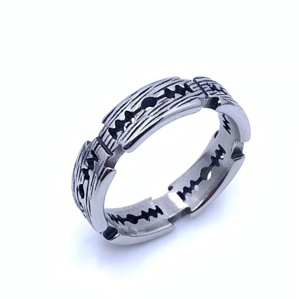 Zarte handwerkliche Ring