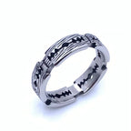 Zarte handwerkliche Ring