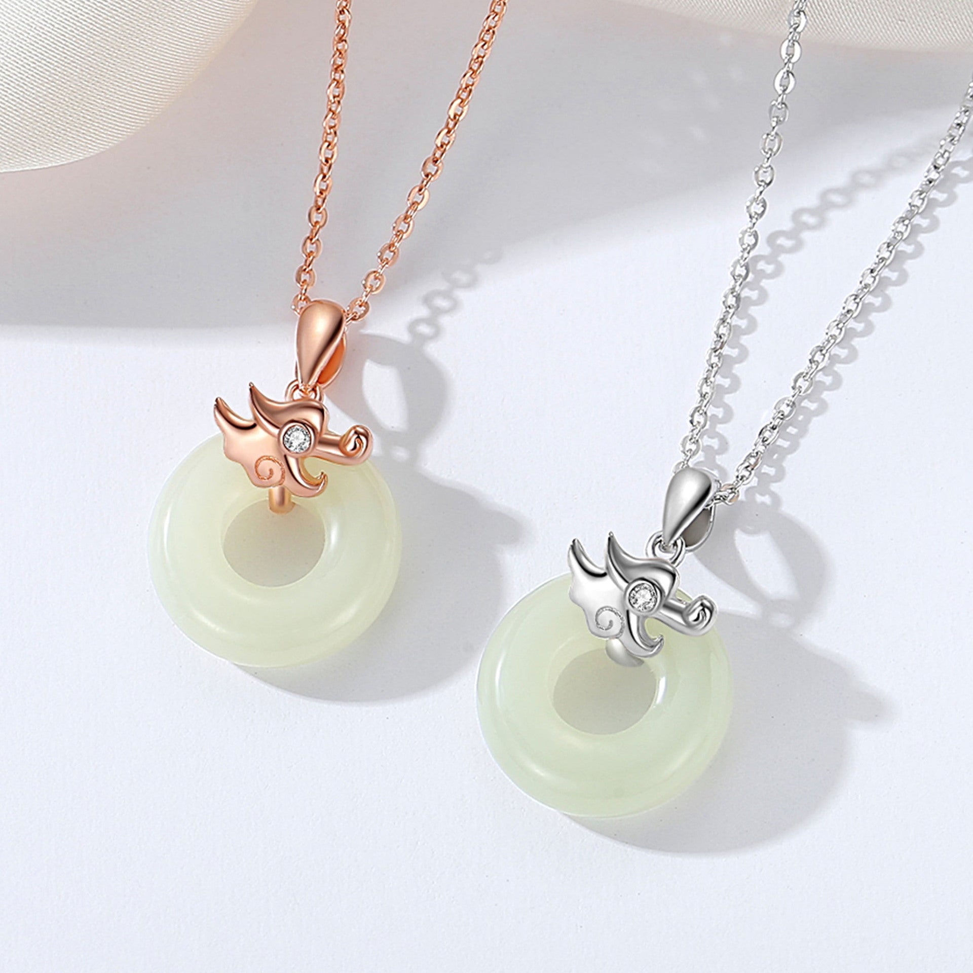 Zarte handwerkliche Halskette