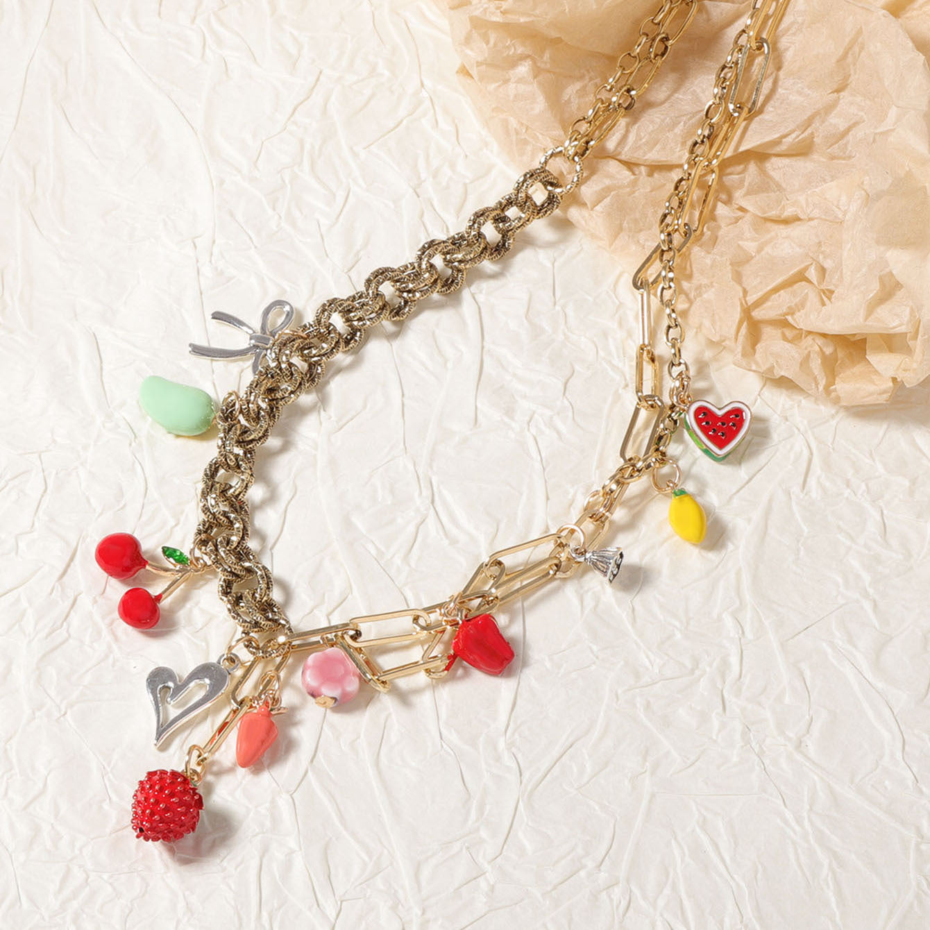 Zarte handwerkliche Halskette