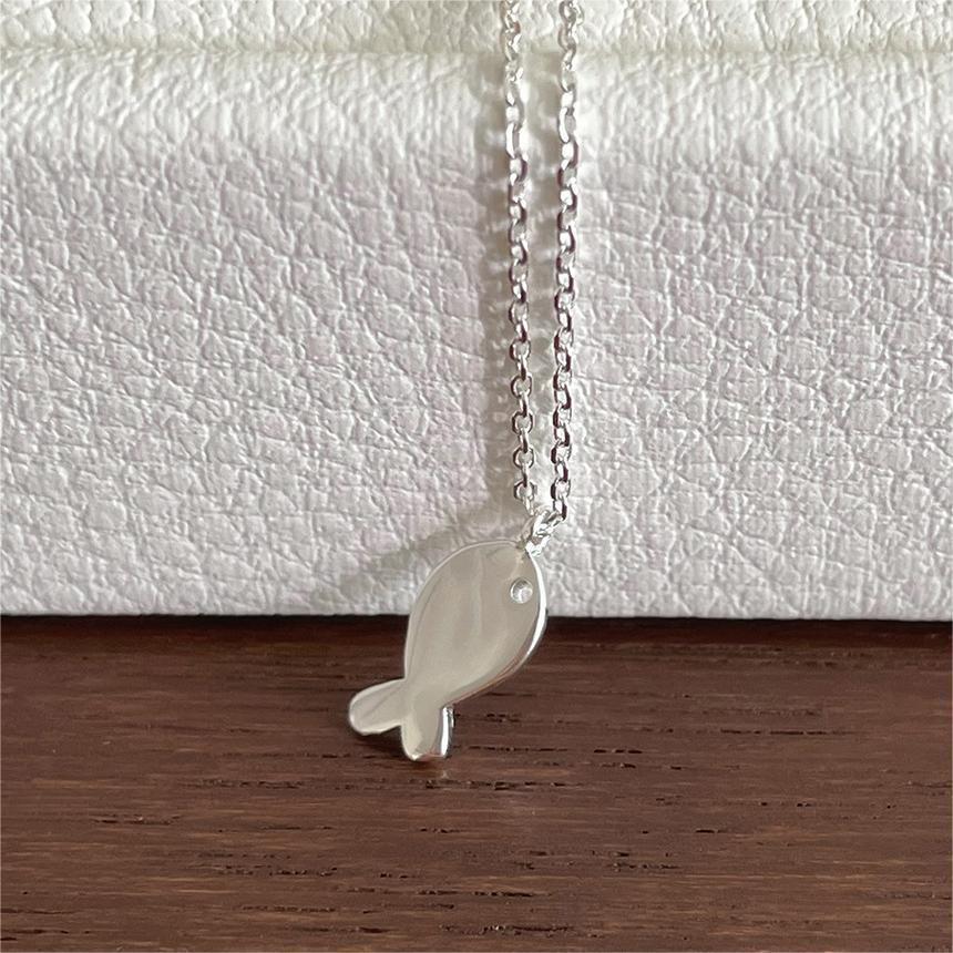 Zarte handwerkliche Halskette