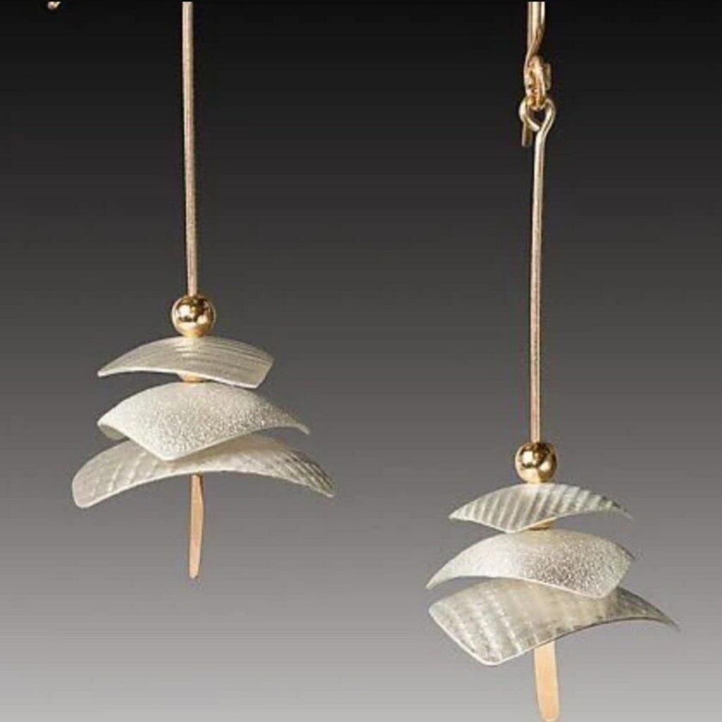 Zarte handwerkliche Ohrring