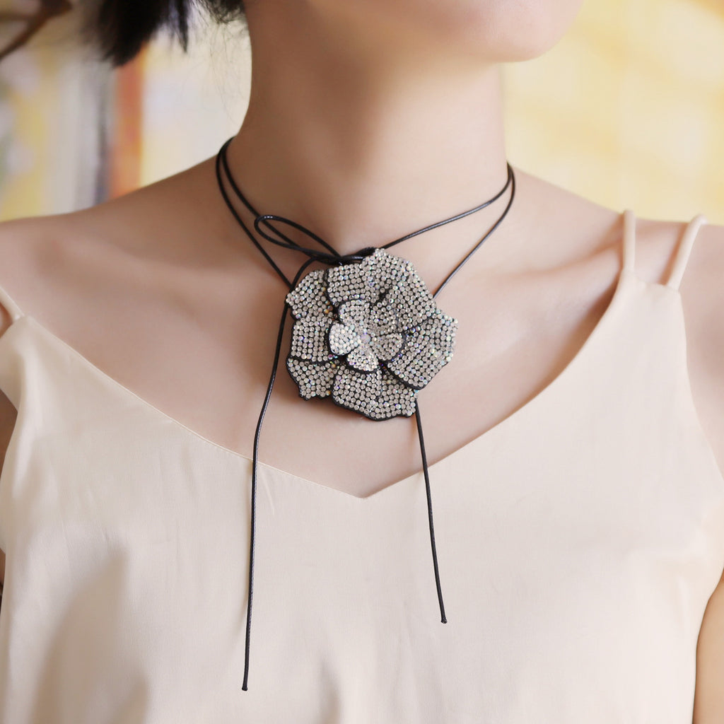 Zarte handwerkliche Halskette