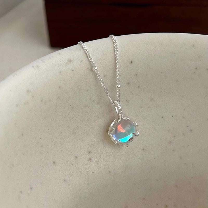 Schöne Halskette mit einzigartigem Stil