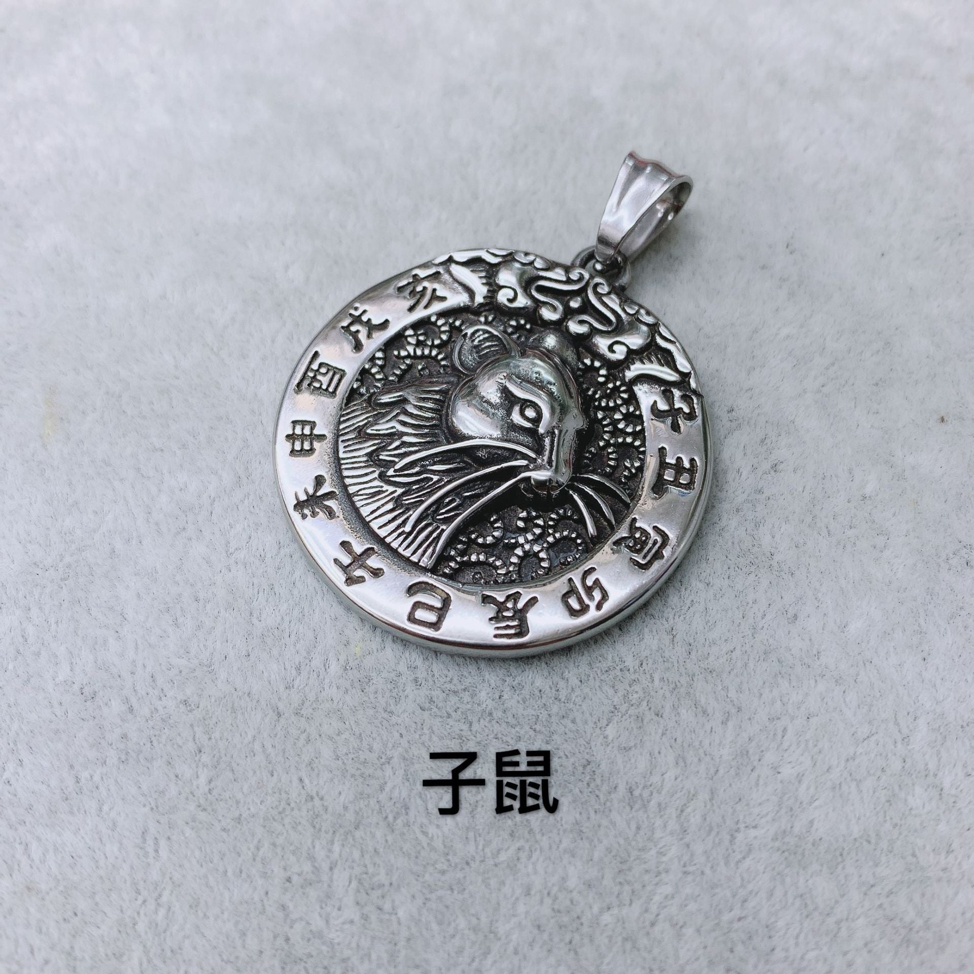 Schöne Halskette mit einzigartigem Stil