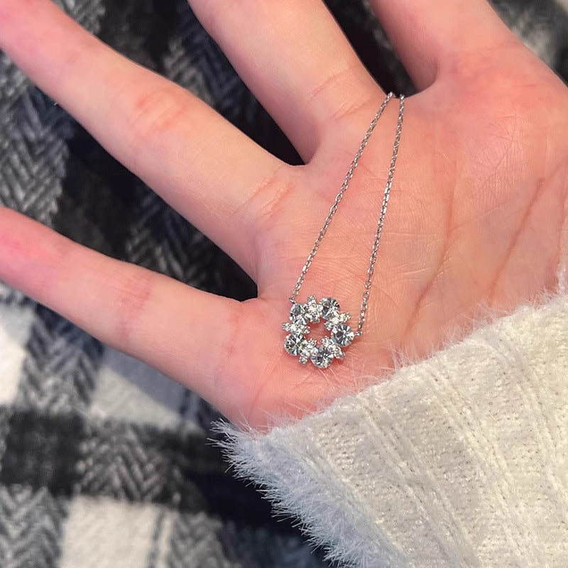 Zarte handwerkliche Halskette