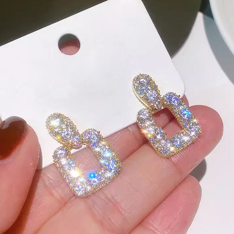 Atemberaubende Ohrring für den Alltag