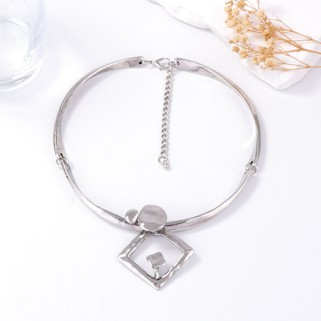 Zarte handwerkliche Halskette