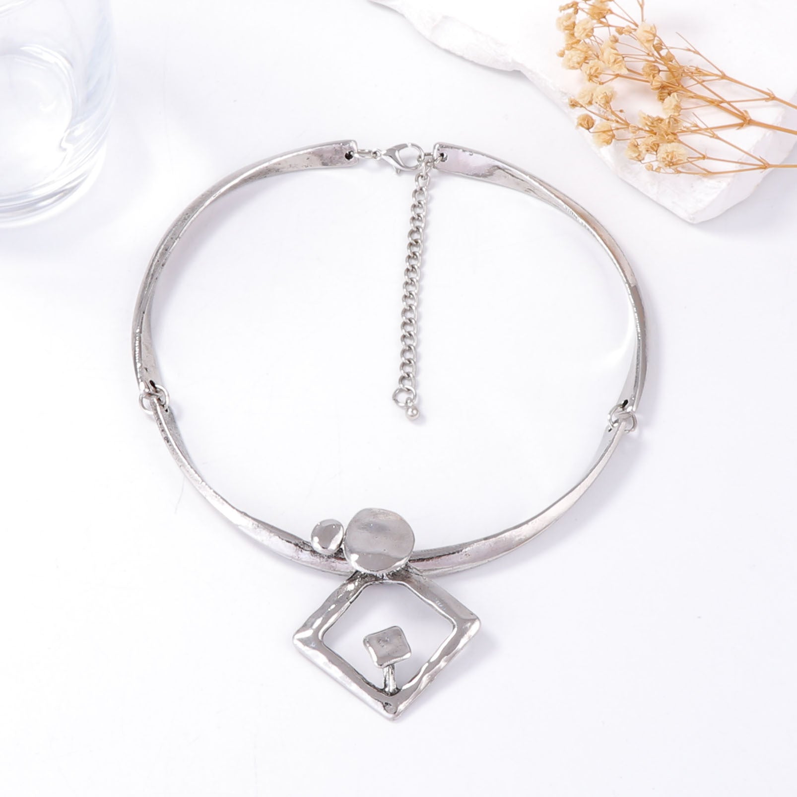 Zarte handwerkliche Halskette