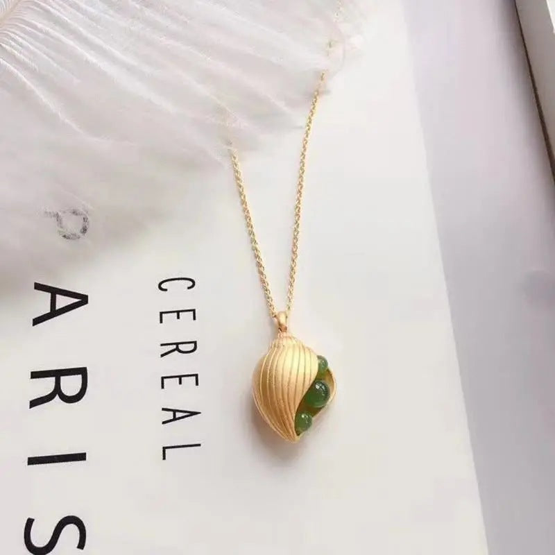 Schöne Gold Halskette mit einzigartigem Stil