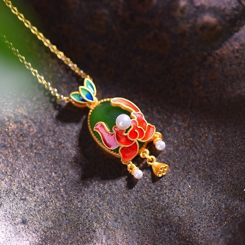 Schöne Halskette mit einzigartigem Stil