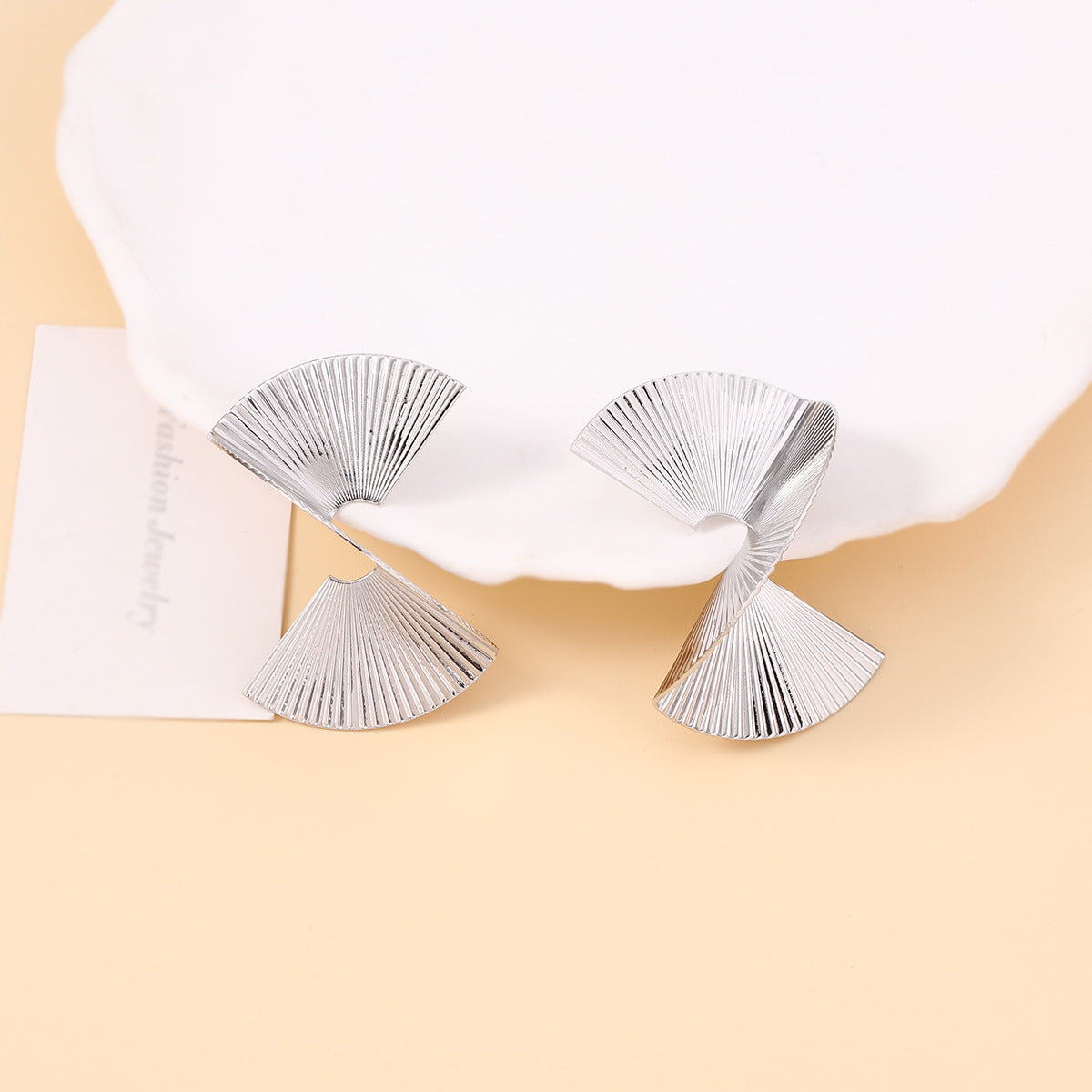 Atemberaubende Ohrring für den Alltag