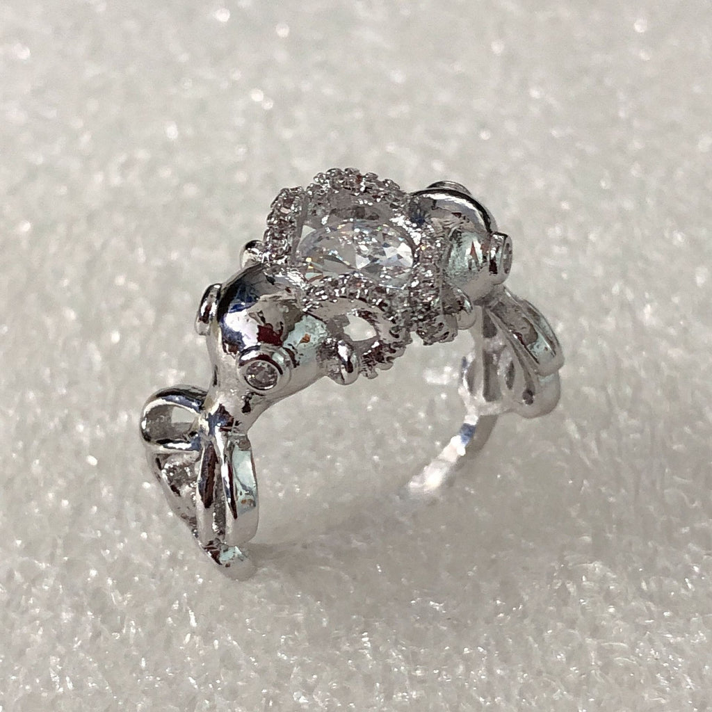 Zarte handwerkliche Ring