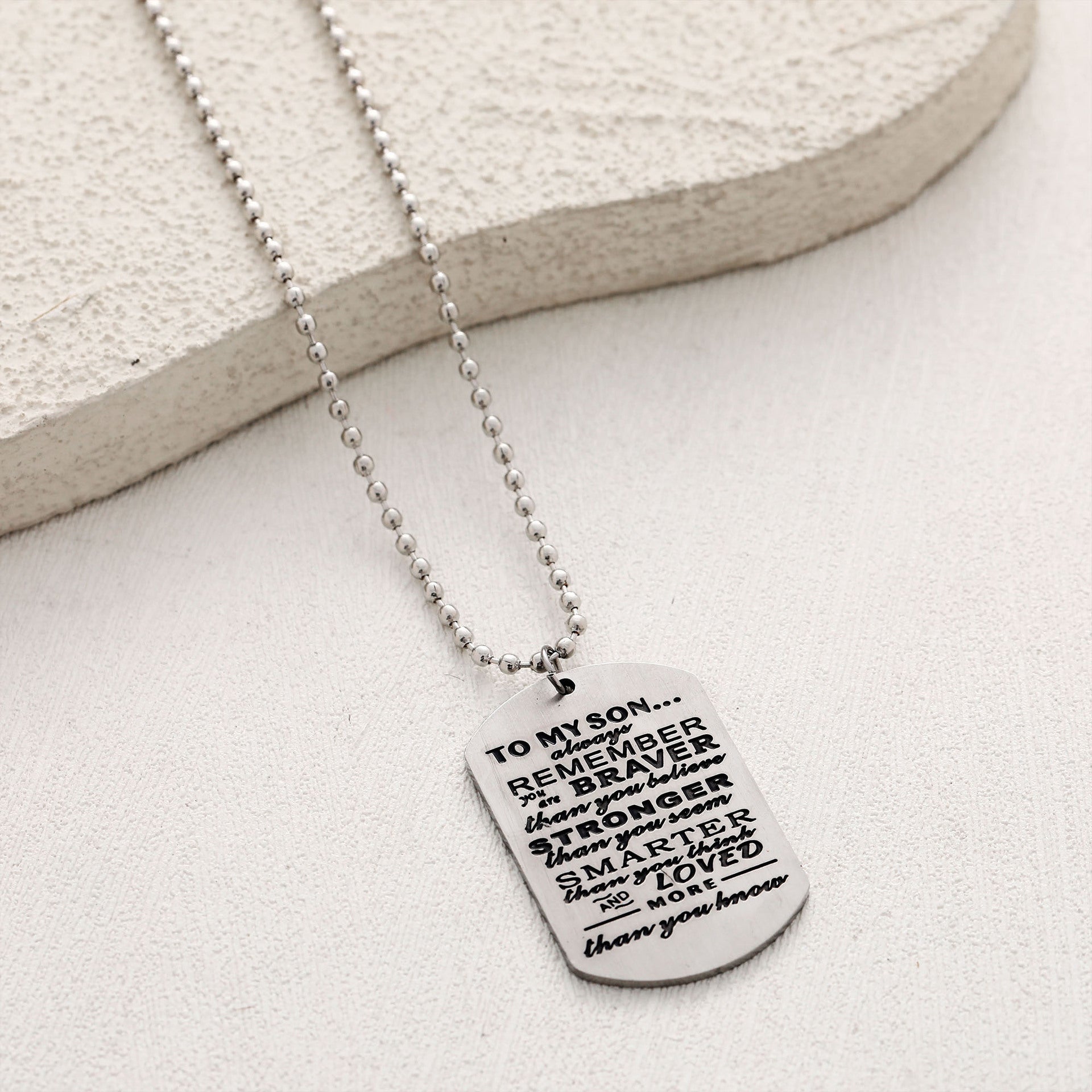 Zarte handwerkliche Halskette