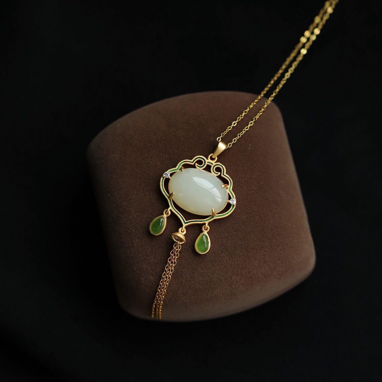 Schöne Gold Halskette mit einzigartigem Stil