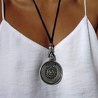 Schöne Halskette mit einzigartigem Stil