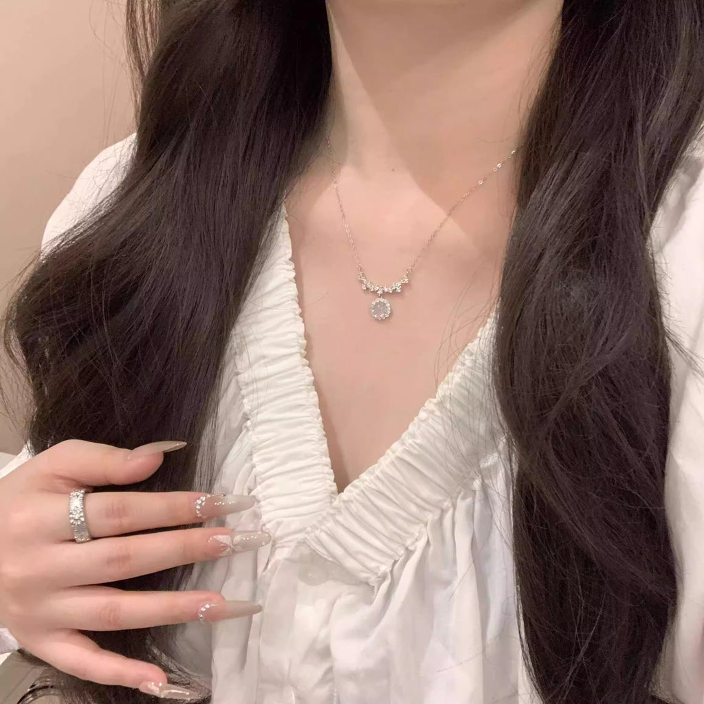 Schöne Halskette mit einzigartigem Stil