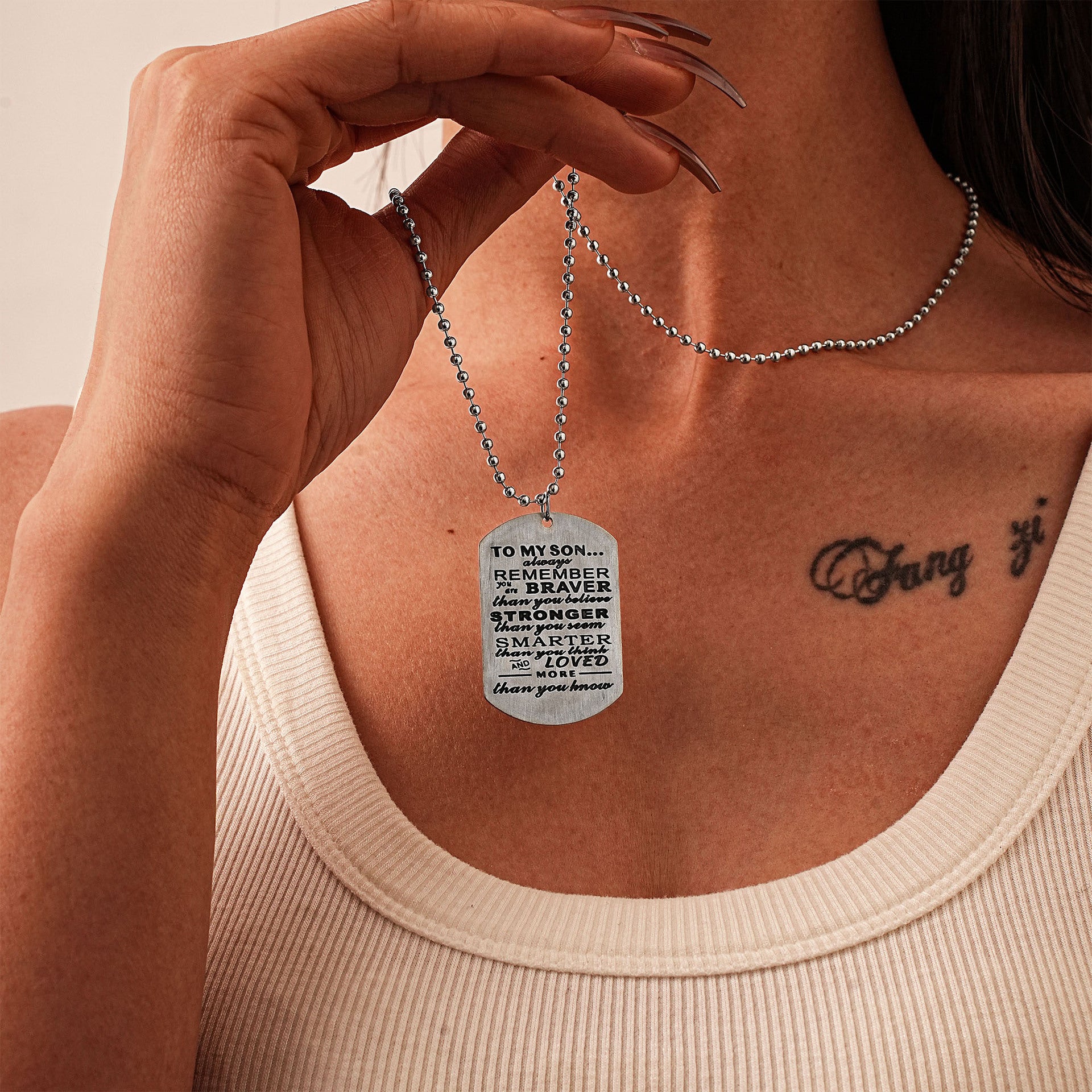 Zarte handwerkliche Halskette