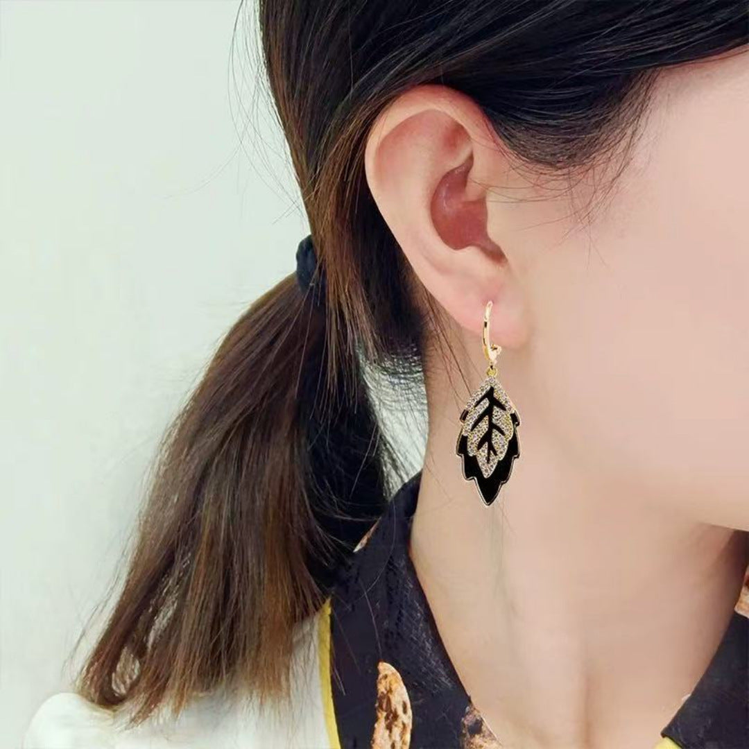 Zarte handwerkliche Ohrring