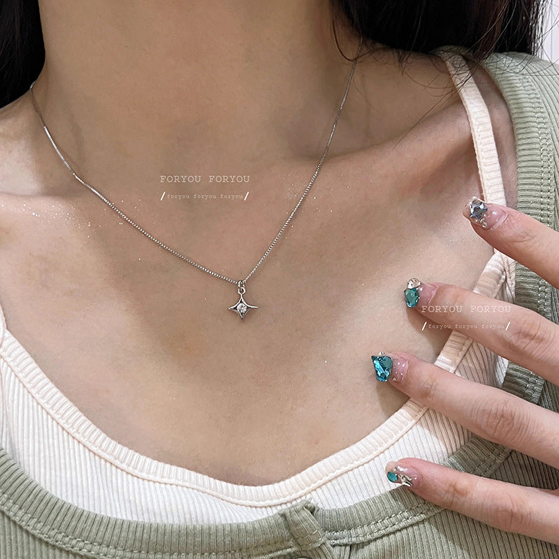 Schöne Halskette mit einzigartigem Stil