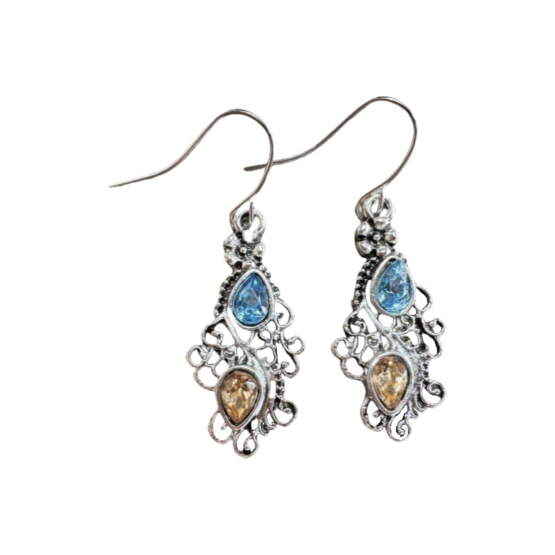 Zarte handwerkliche Ohrring