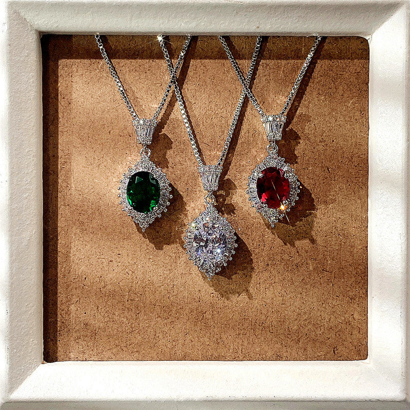 Zarte handwerkliche Halskette