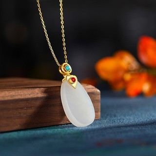 Schöne Gold Halskette mit einzigartigem Stil