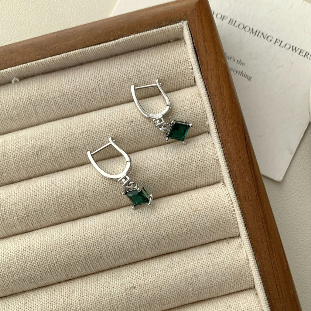 Zarte handwerkliche Ohrring