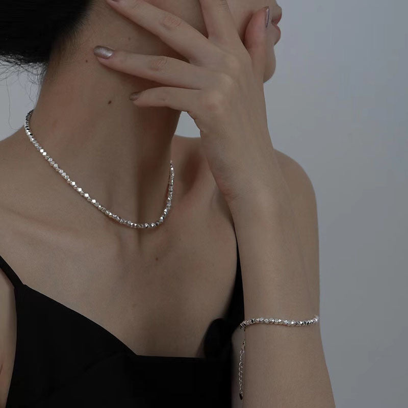 Schöne Gold Halskette mit einzigartigem Stil