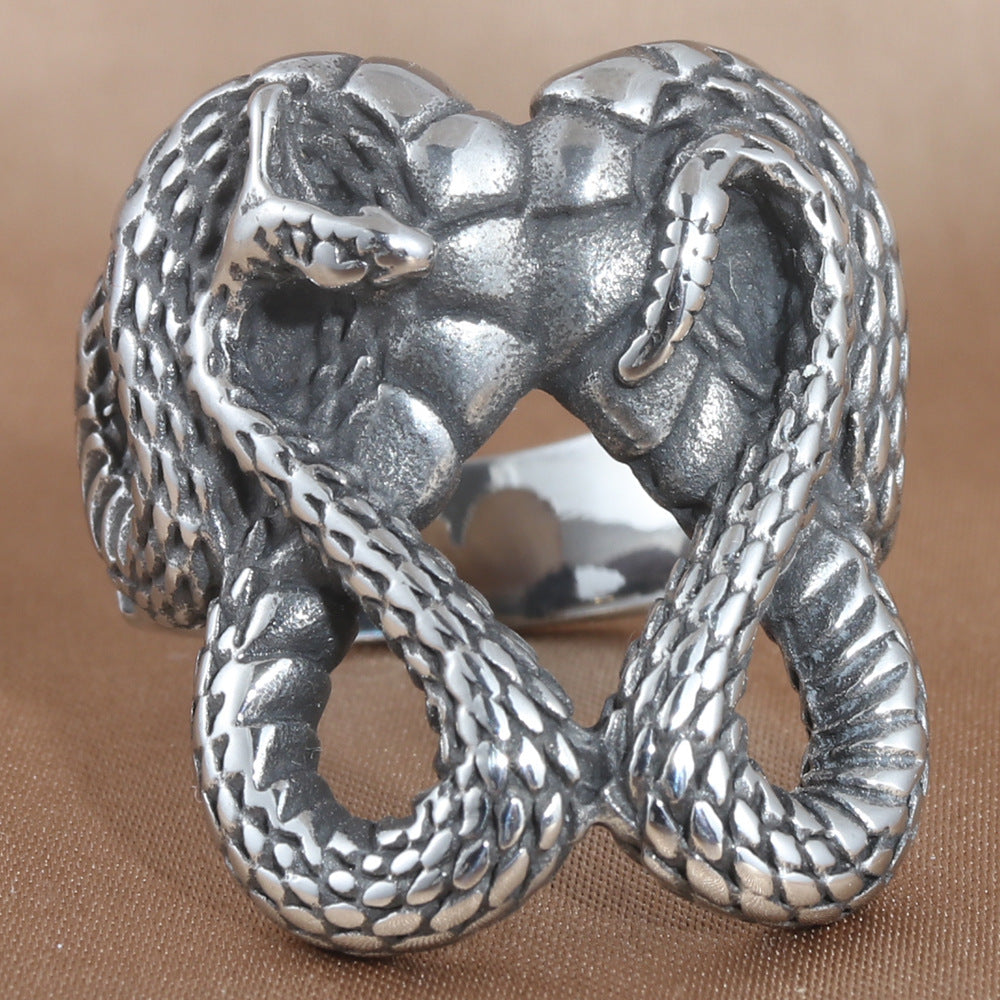 Zarte handwerkliche Ring