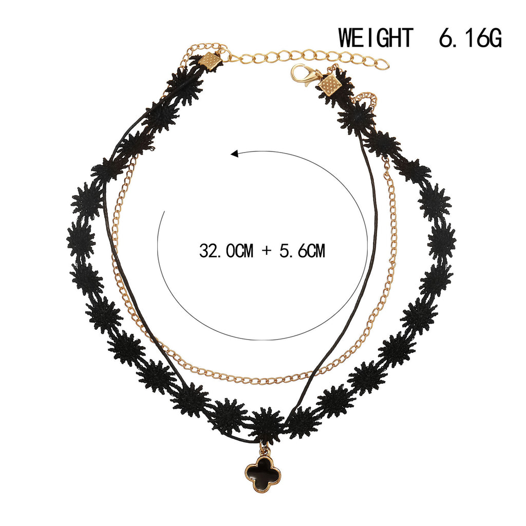 Schöne Halskette mit einzigartigem Stil