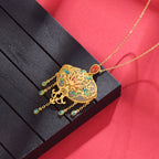 Schöne Halskette mit einzigartigem Stil