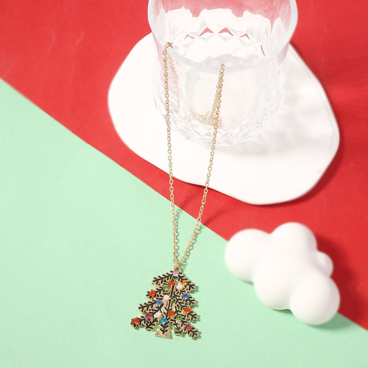 Schöne Halskette mit einzigartigem Stil