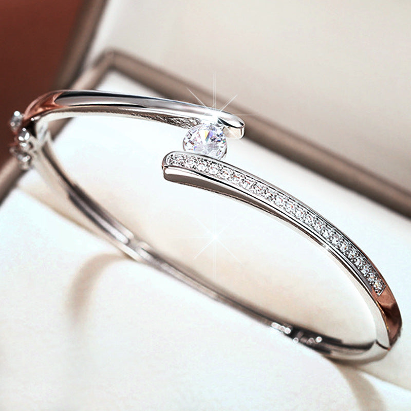 Schöne Armband mit einzigartigem Stil