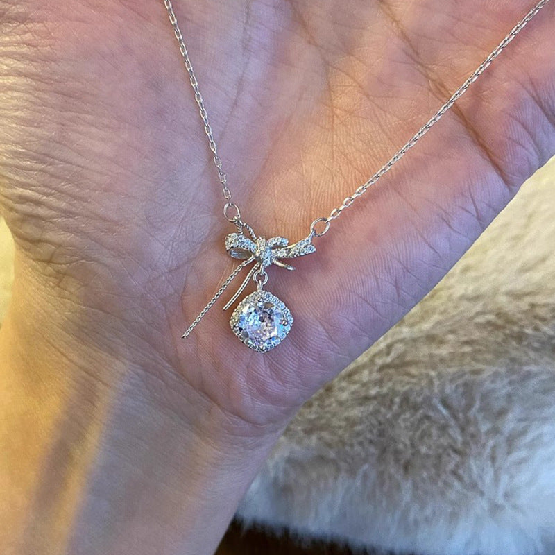 Zarte handwerkliche Halskette