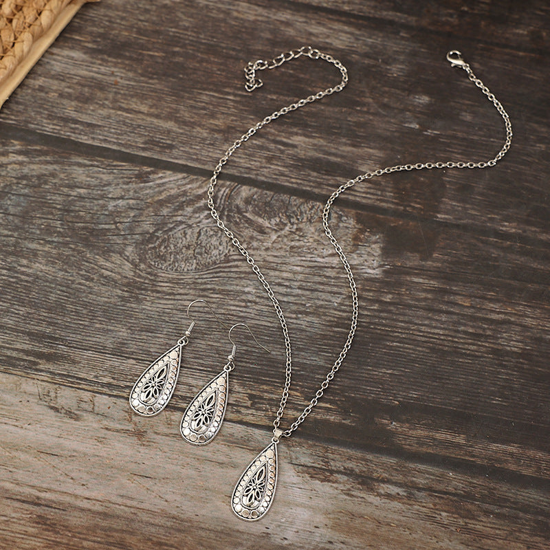 Schöne Halskette mit einzigartigem Stil