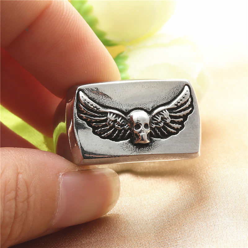 Zarte handwerkliche Ring