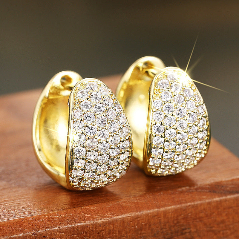 Atemberaubende Ohrring für den Alltag