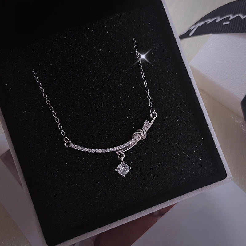 Zarte handwerkliche Halskette