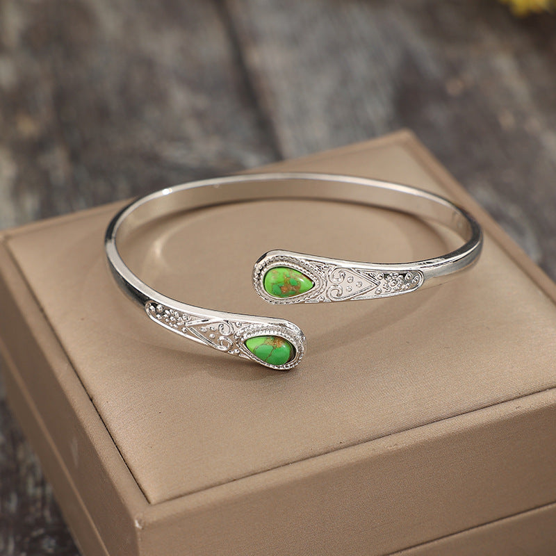 Schöne Armband mit einzigartigem Stil